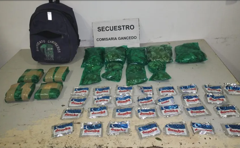 Insólito escondieron bicarbonato y hojas de coca en una expendedora de
